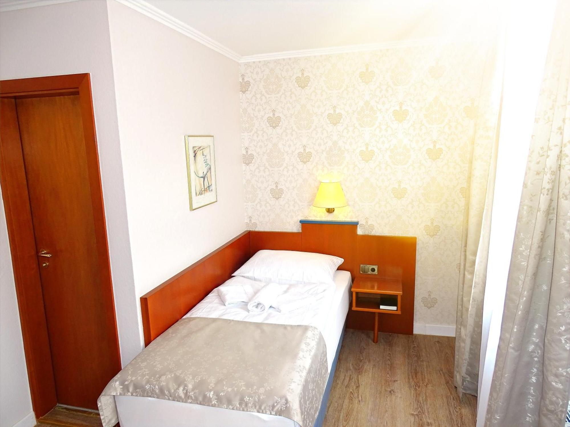 Hotel Kolossos Duesseldorf - Neuss Phòng bức ảnh